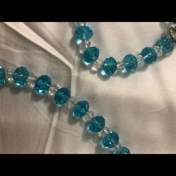 Avon Beaded Necklace and Bracelet Combo - Picture 2 of 3